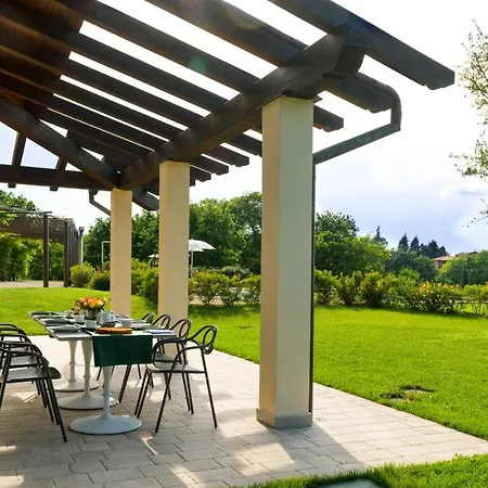 Pergola 8, Emma