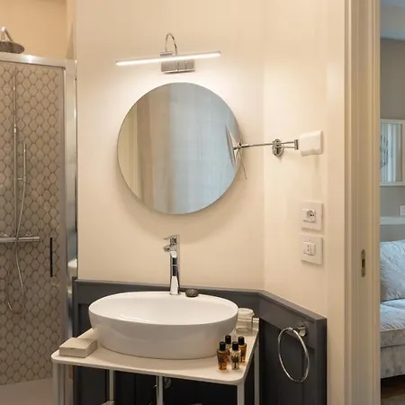 Pergola 8, Emma Bologna