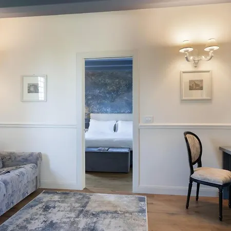 Villa Pergola 8, Emma Bologna