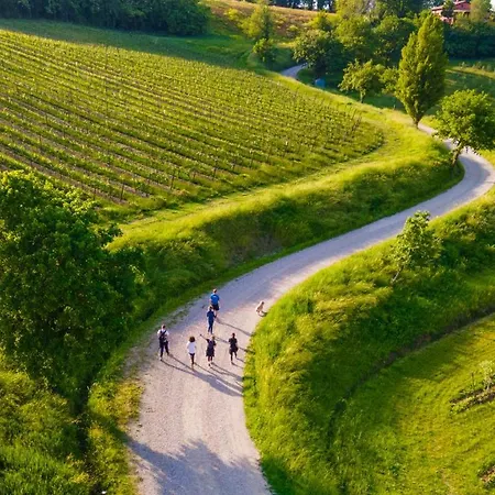 Villa Pergola 8, Emma *