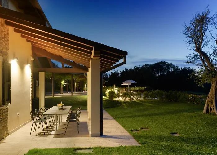 Villa Pergola 8, Emma Bolonha