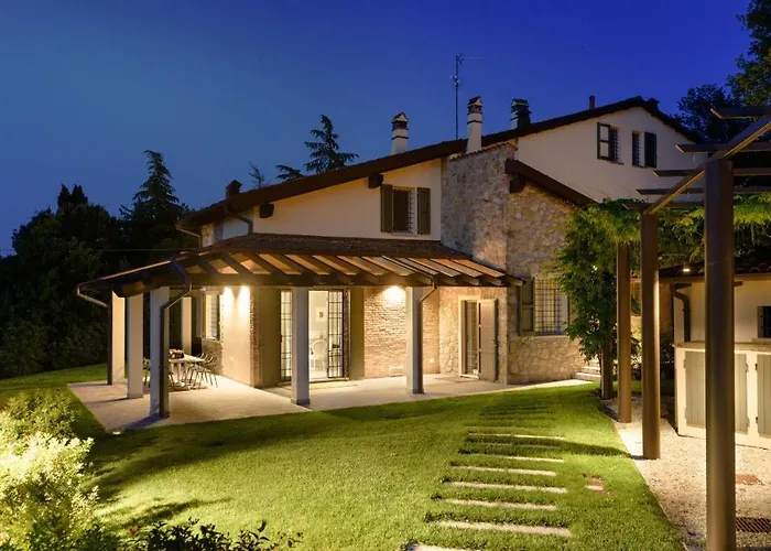 Villa Pergola 8, Emma Bolonha