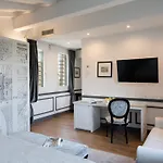 Vila Pergola 8, Emma Boloňa