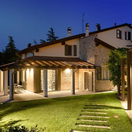 Vila Pergola 8, Emma Boloňa