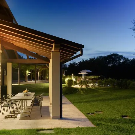 Willa Pergola 8, Emma Bolonia