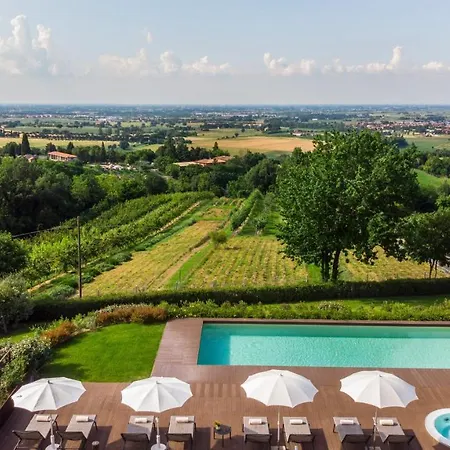 Willa Pergola 8, Emma Bolonia